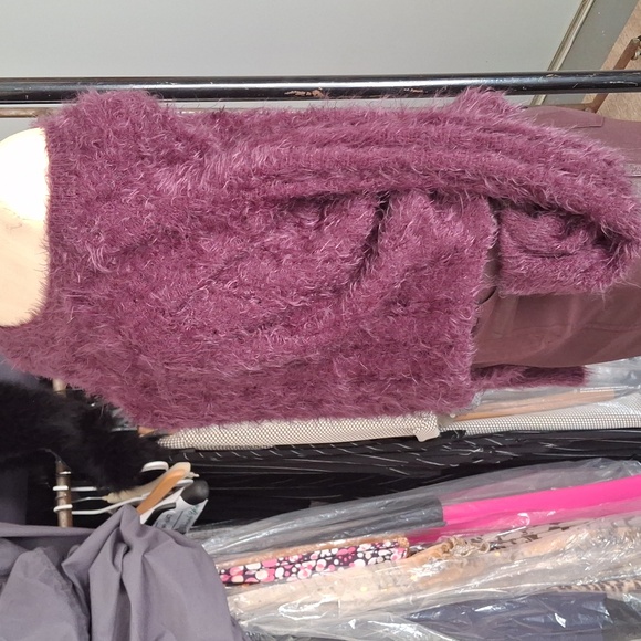 Faux fur look light weight hip length pull over top - Picture 2 of 3